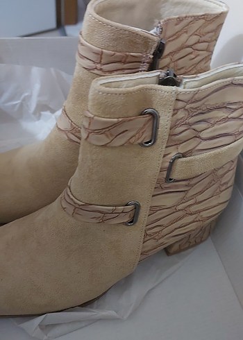 Bej Süet Tokalı Kadın Bot - Görsel 6