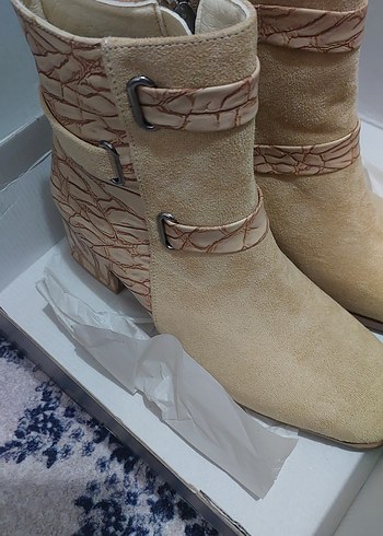 Bej Süet Tokalı Kadın Bot - Görsel 5