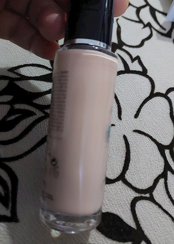 The One Kırmızı Mat Fondöten SPF 30 - Görsel 2