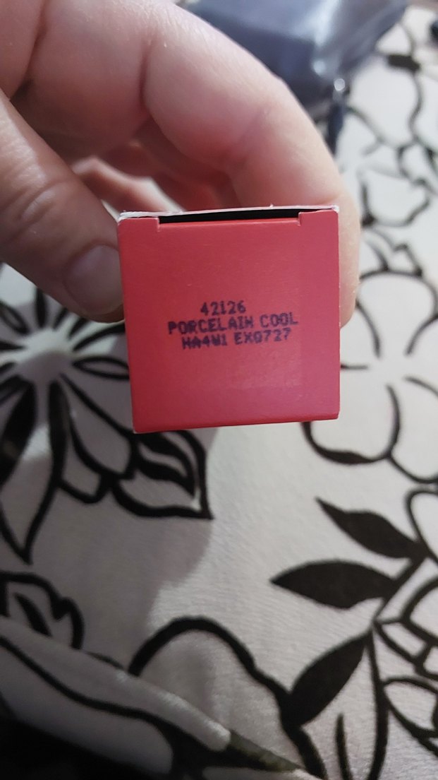 The One Kırmızı Mat Fondöten SPF 30 - Görsel 3