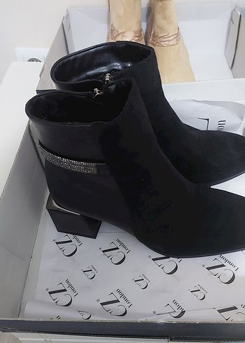 Siyah Süet Tokalı Blok Topuklu Kadın Bot - Görsel 2