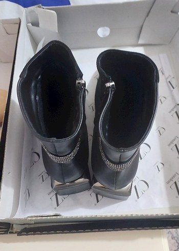 Siyah Süet Tokalı Blok Topuklu Kadın Bot - Görsel 4