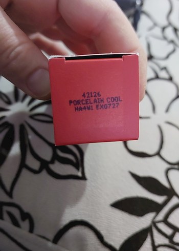 The One Kırmızı Mat Fondöten - Görsel 2