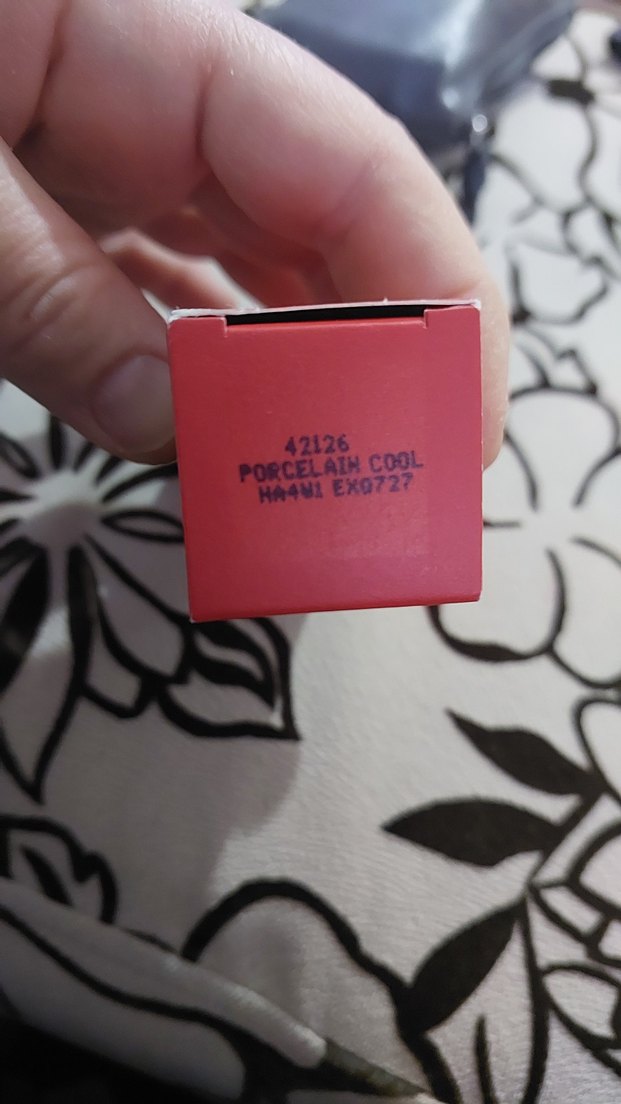 The One Kırmızı Mat Fondöten - Görsel 2