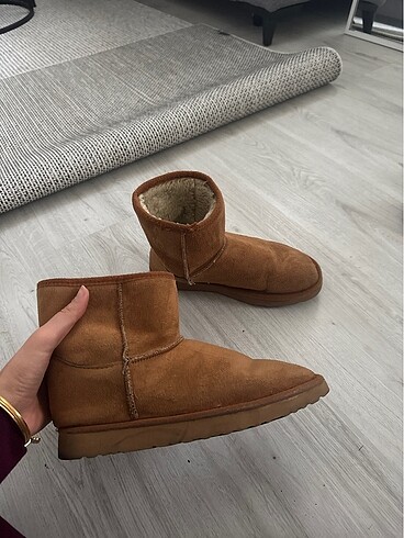 Ugg Ugg bot