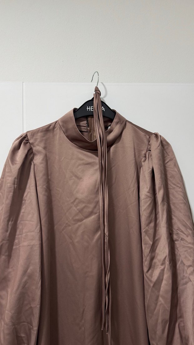 Saten balon kol abiye elbise - Görsel 2