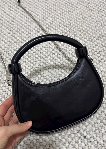 Zincir Detaylı Siyah Deri Çanta - Görsel 3