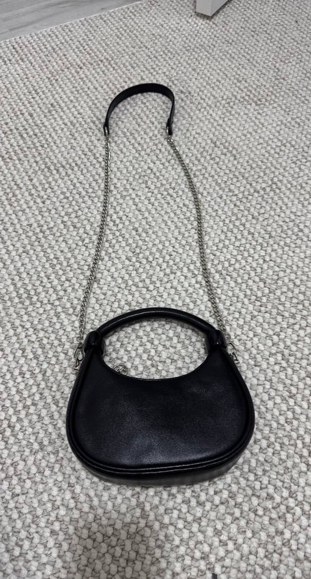 Zincir Detaylı Siyah Deri Çanta - Görsel 2