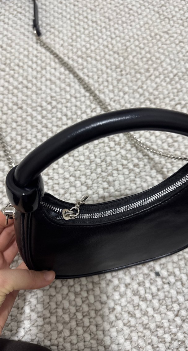 Zincir Detaylı Siyah Deri Çanta - Görsel 4