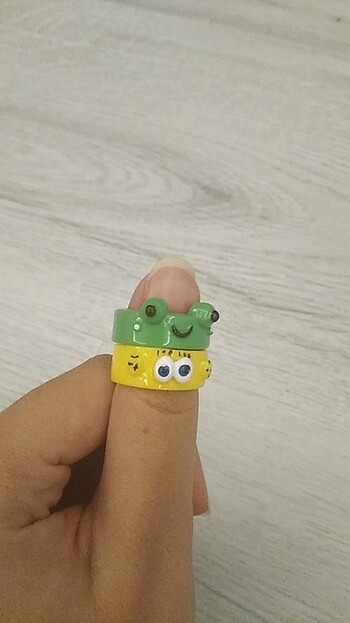 Kurbağa ve süngerbob desenli yüzük 