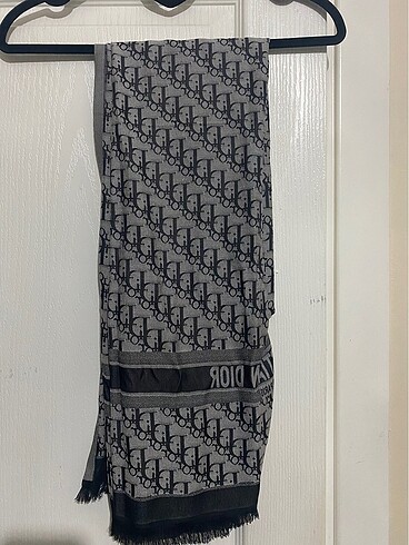  Beden Dior desenli çift taraflı şal