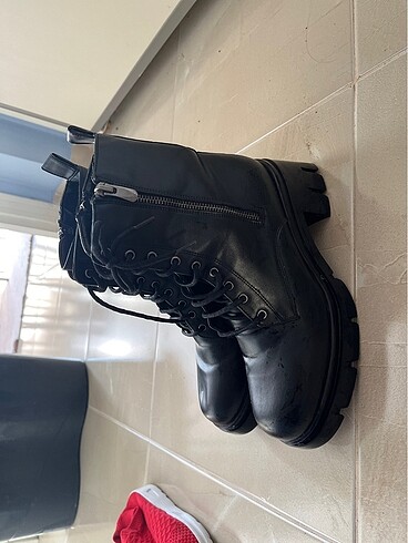 Nine West Siyah bot