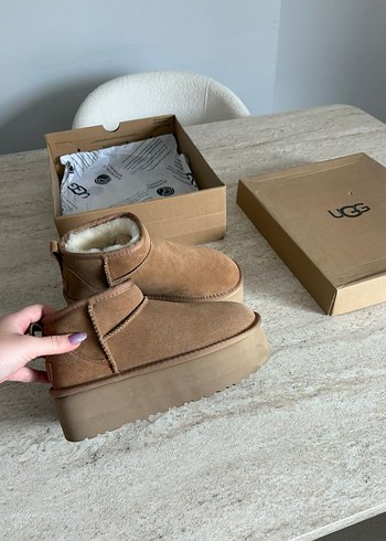 UGG Kadın Kahverengi Süet Dolgu Topuklu Bot - Görsel 3