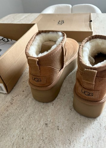 UGG Kadın Kahverengi Süet Dolgu Topuklu Bot - Görsel 2