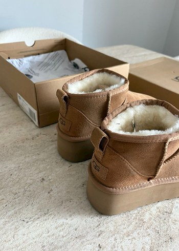 UGG Kadın Kahverengi Süet Dolgu Topuklu Bot - Görsel 5