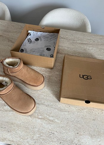 UGG Kadın Kahverengi Süet Dolgu Topuklu Bot - Görsel 4