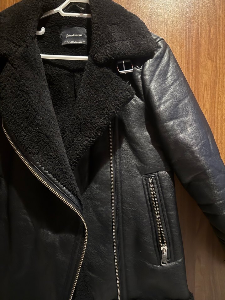 Stradivarius Siyah Kürklü Deri Biker Ceket - Görsel 5