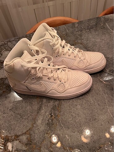 41 Beden beyaz Renk Nike force bilekli