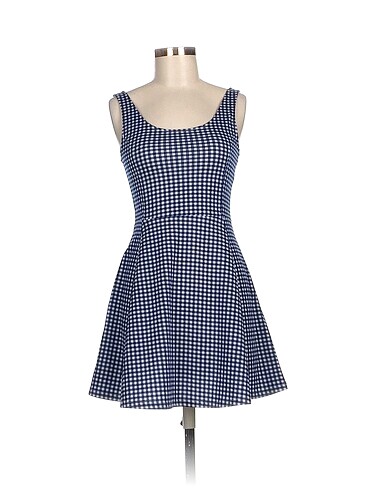 H&M Kısa Elbise %70 İndirimli.