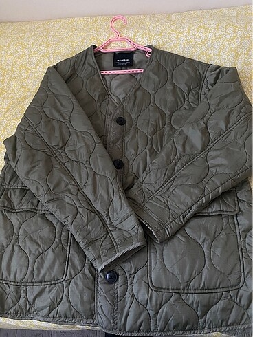 Pull&Bear kapitone mont