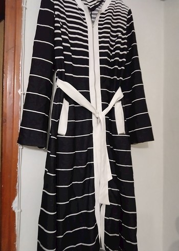 Uzun Kollu Siyah Beyaz Çizgili Kadın Bornoz - Görsel 3