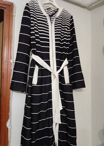 Uzun Kollu Siyah Beyaz Çizgili Kadın Bornoz - Görsel 2