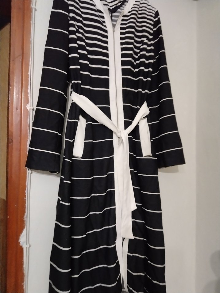 Uzun Kollu Siyah Beyaz Çizgili Kadın Bornoz - Görsel 3