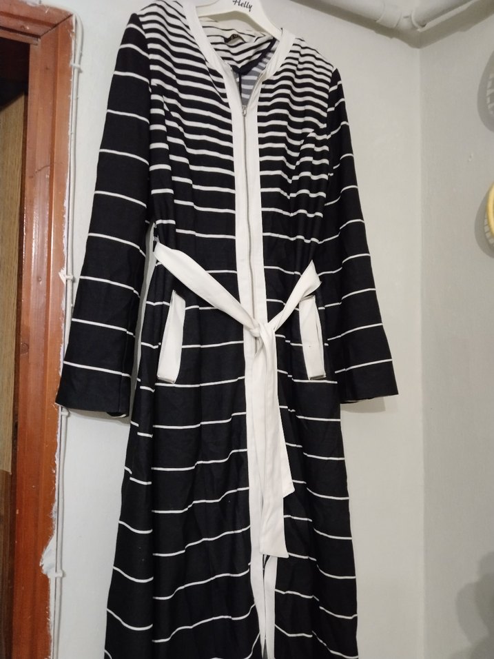 Uzun Kollu Siyah Beyaz Çizgili Kadın Bornoz - Görsel 2