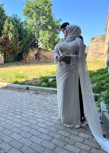Beyaz nikah elbısesi