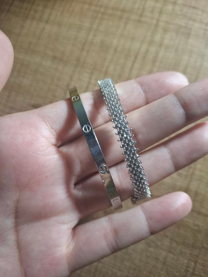 Gri Pul Detaylı Kelepçe Bileklik - Görsel 2