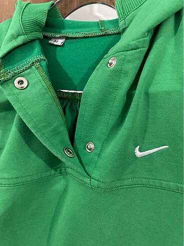 Nike yeşil