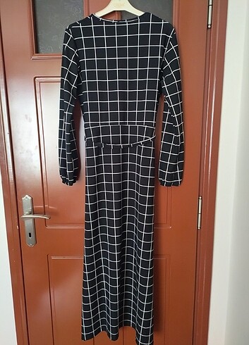 m Beden Siyah beyaz kare desenli kemerli elbise