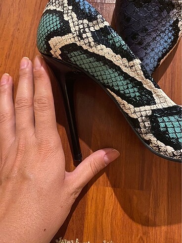 38 Beden Yılan derisi yepyeni stiletto