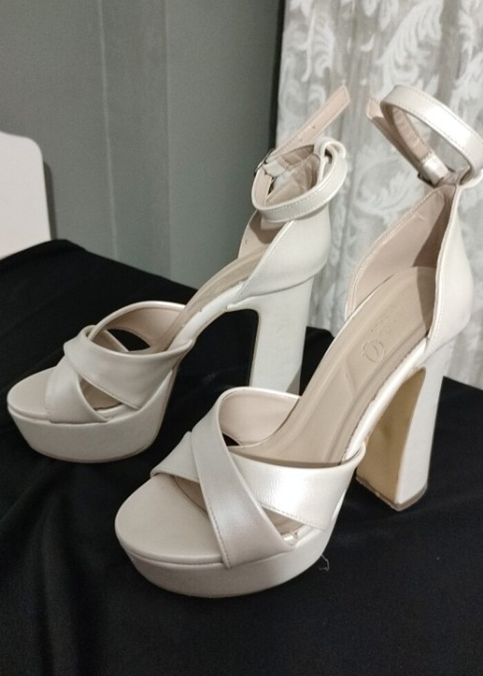 Beyaz platformulu ayakabı  - Görsel 5