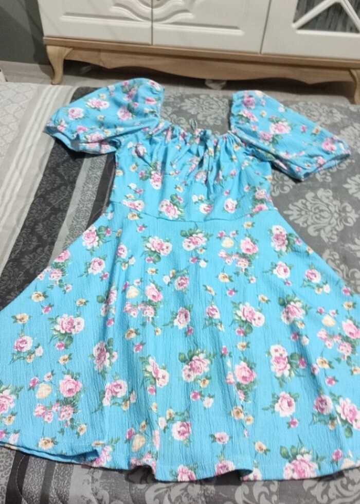 Çiçekli elbise  - Görsel 4