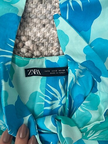 Zara Bluzz