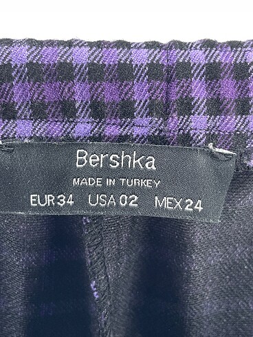 36 Beden çeşitli Renk Bershka Mini Şort %70 İndirimli.