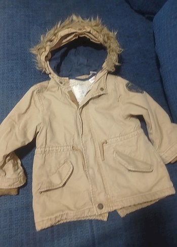 Erkek Çocuk Bej Kapüşonlu Kürk Detaylı Mont içli dışlı - Görsel 3