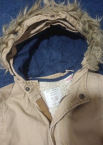 Erkek Çocuk Bej Kapüşonlu Kürk Detaylı Mont içli dışlı - Görsel 2