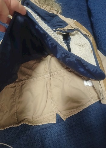 Erkek Çocuk Bej Kapüşonlu Kürk Detaylı Mont içli dışlı - Görsel 11