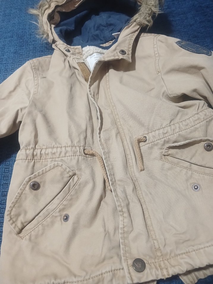 Erkek Çocuk Bej Kapüşonlu Kürk Detaylı Mont içli dışlı - Görsel 5