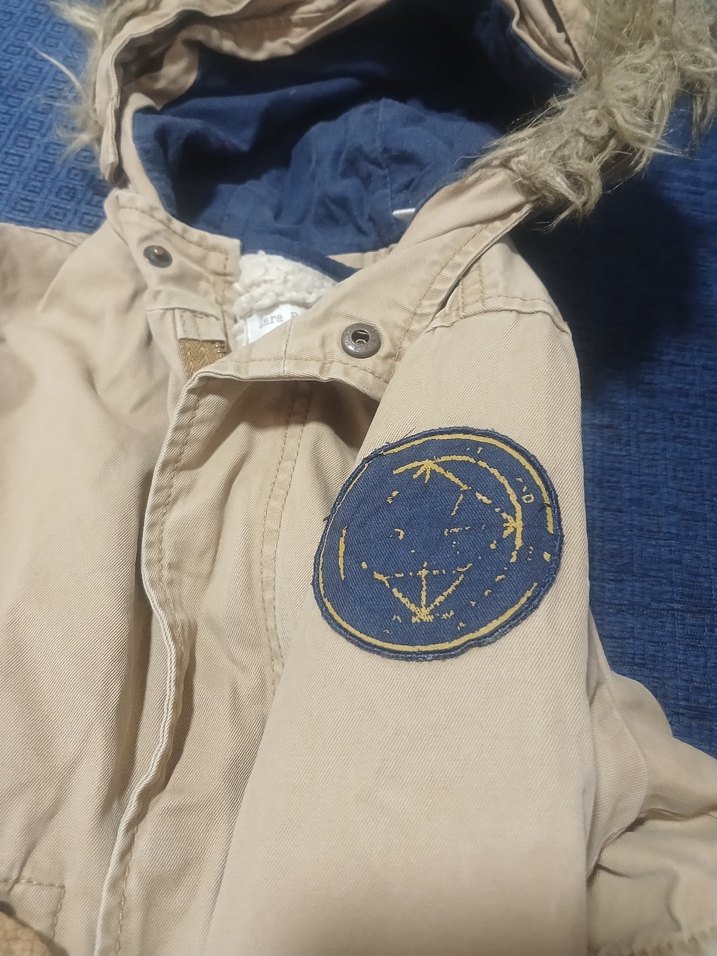 Erkek Çocuk Bej Kapüşonlu Kürk Detaylı Mont içli dışlı - Görsel 4