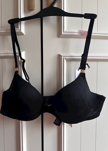 Victoria s Secret 32