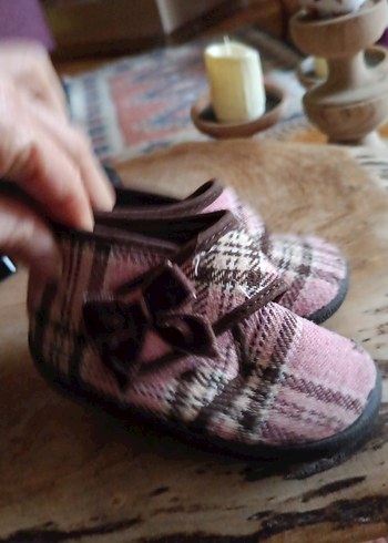 Kız Çocukları İçin Pembe Ekose Yün Terlik - Görsel 7