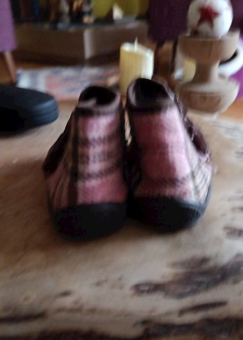 Kız Çocukları İçin Pembe Ekose Yün Terlik - Görsel 5