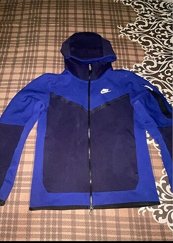 Tech nike