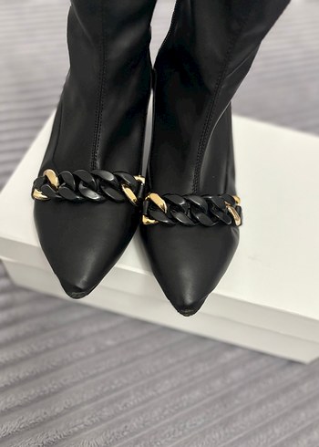 Siyah Deri Zincir Detaylı Topuklu Bot - Görsel 6
