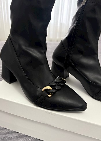 Siyah Deri Zincir Detaylı Topuklu Bot - Görsel 3
