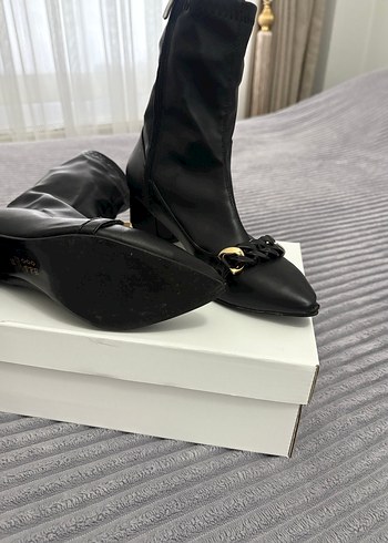Siyah Deri Zincir Detaylı Topuklu Bot - Görsel 4