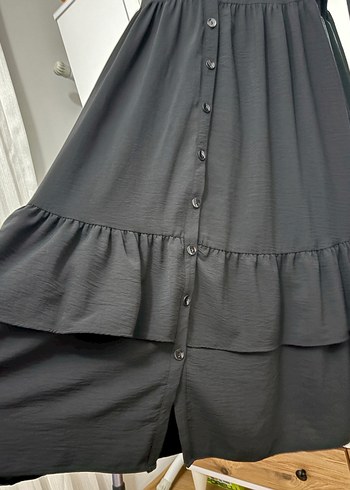 Düğmeli Siyah Uzun  Elbise etek ucu fırfırlı - Görsel 3